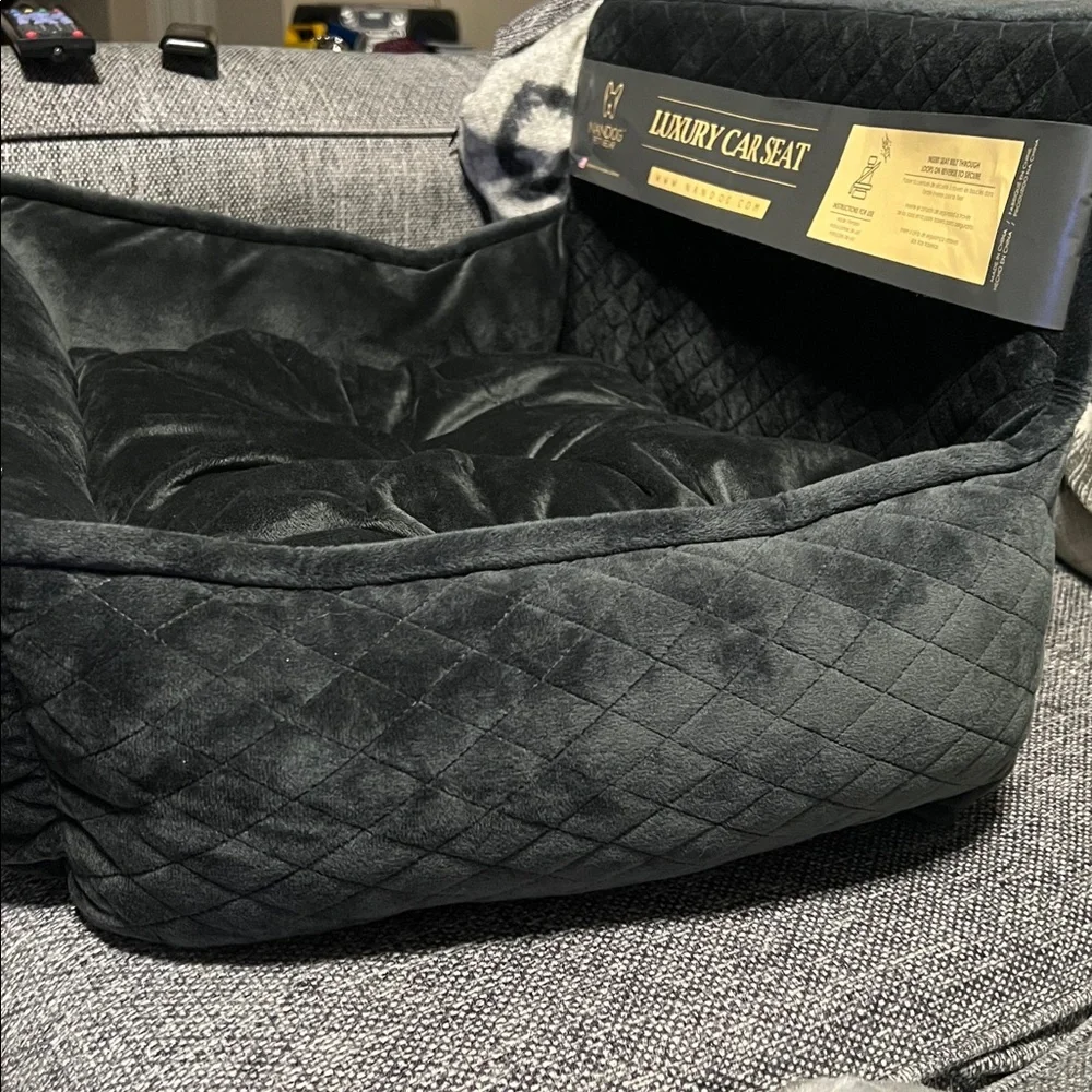 NWT Nandog Quilted Micro-Plush Dog Car Seat Bed, Dark Gray, Medium